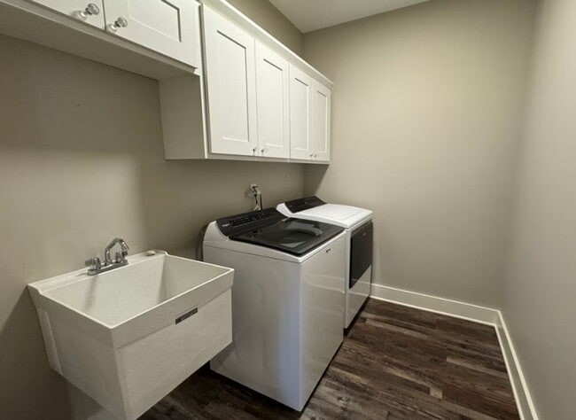 Building Photo - 312 61st St