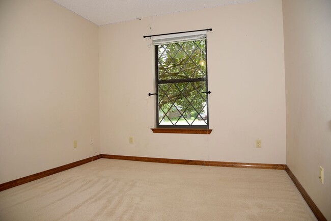 Building Photo - 3 Bedroom in Bluewater Bay!