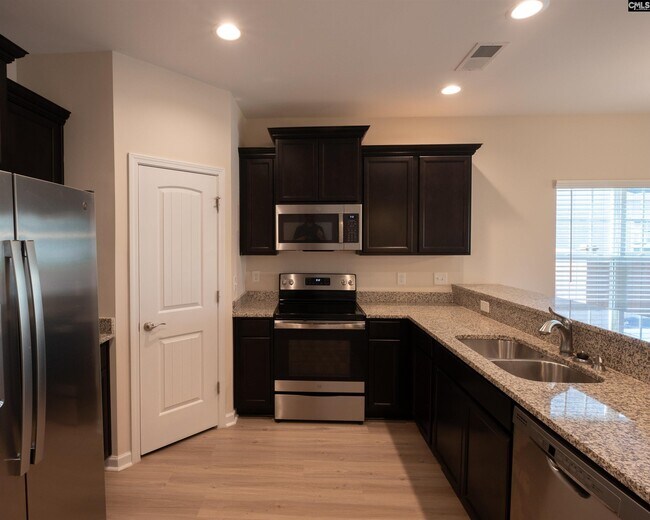 Building Photo - 945 Bergenfield Ln