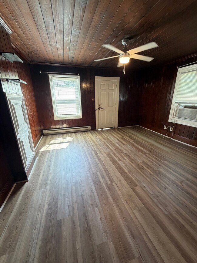 Building Photo - 1018 Grace Ave