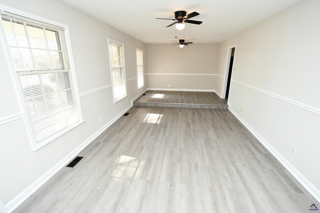 Building Photo - 467 SR 96