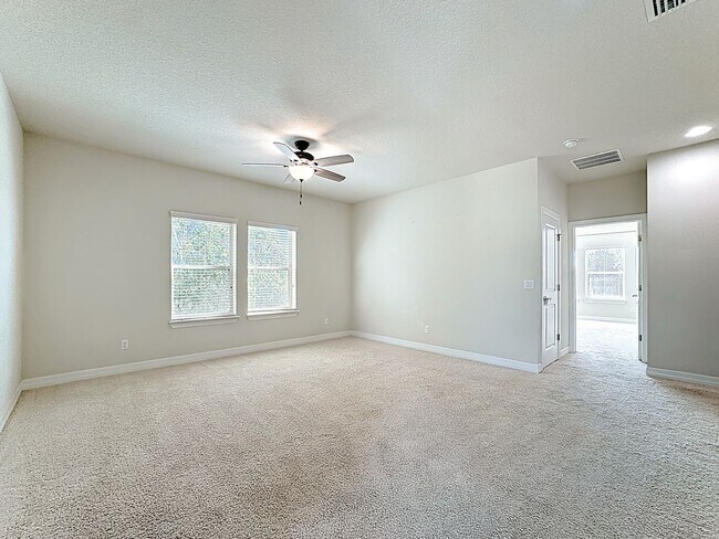Building Photo - Executive Home with 5 bedrooms / four 1/2 ...