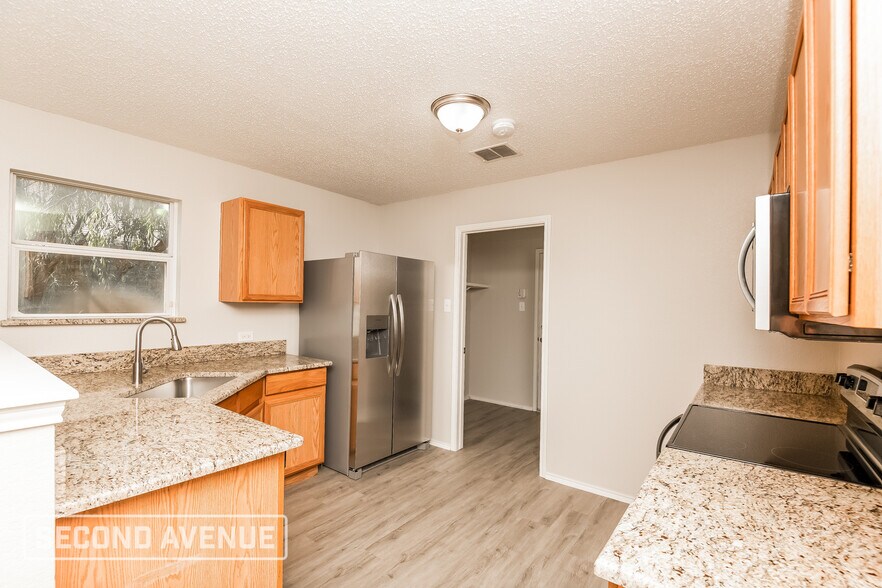 Building Photo - 4845 Waterford Dr