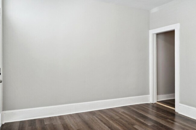 Building Photo - 504 W 48th St