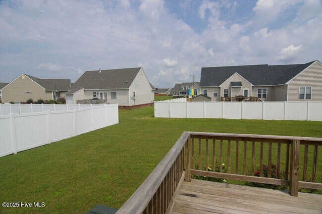 Building Photo - 2104 Cherrytree Ln