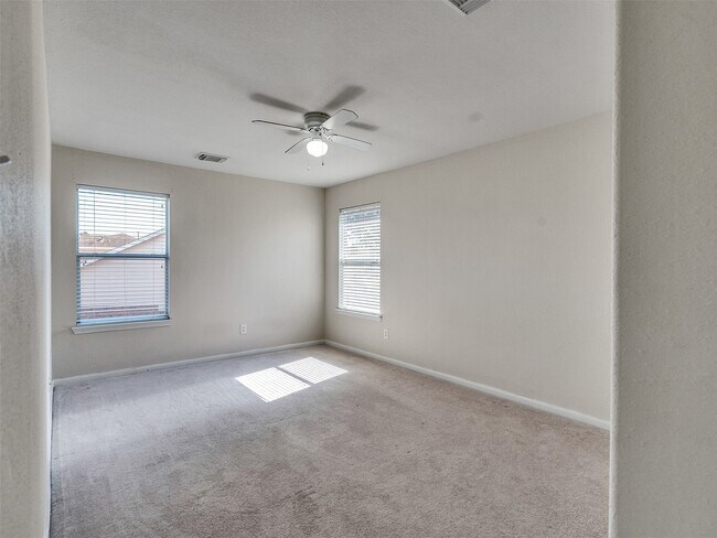 Building Photo - 29650 Legends Green Dr