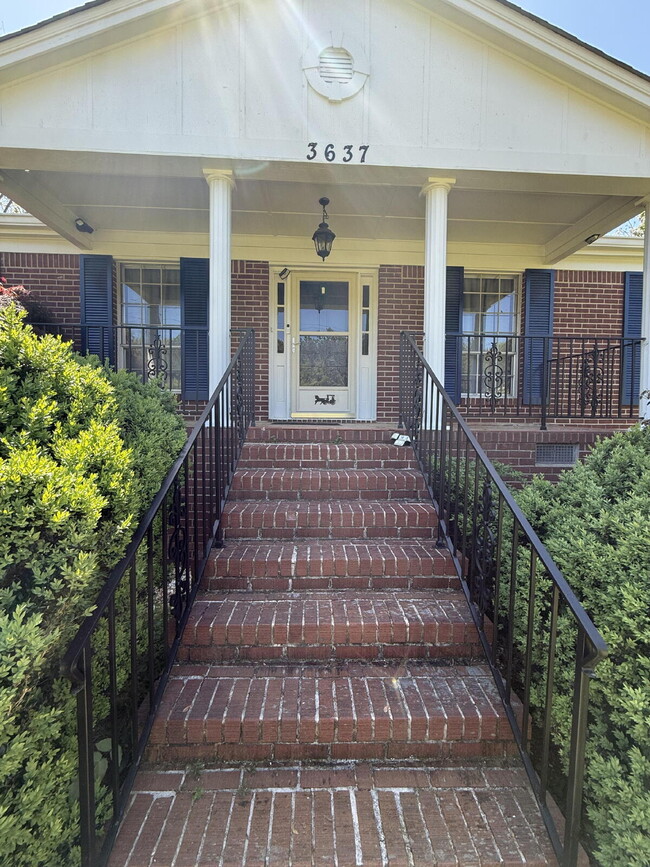 Primary Photo - Modern Living Meets Country Charm – Fully ...