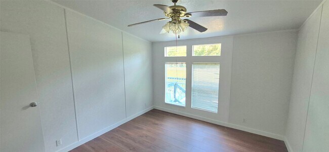 Building Photo - 24430 Oak Hollow Blvd