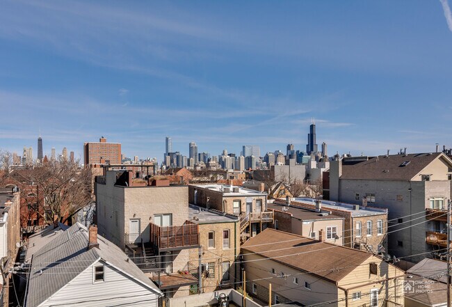 Building Photo - 869 N Paulina St