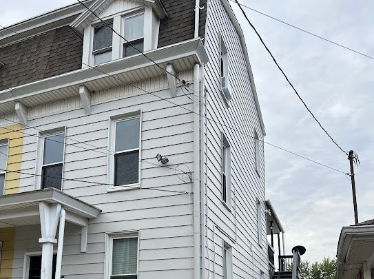 Building Photo - 240 E Water St