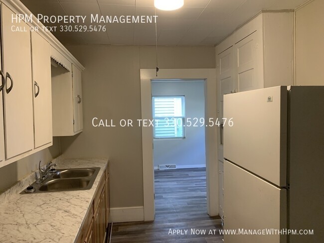 Building Photo - 1329 Auld St