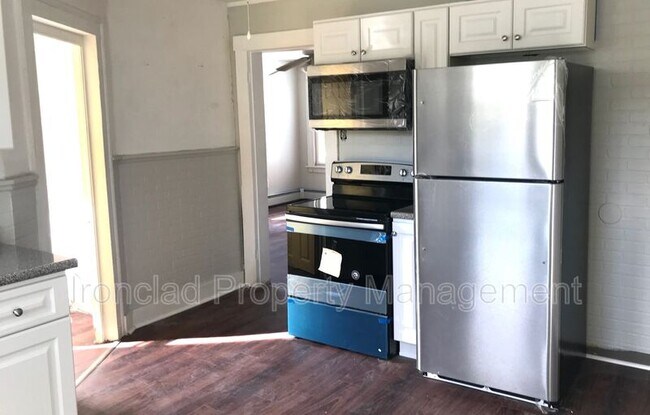 Building Photo - 12 Silver St