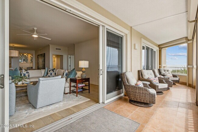 Building Photo - 426 Beachside Pl