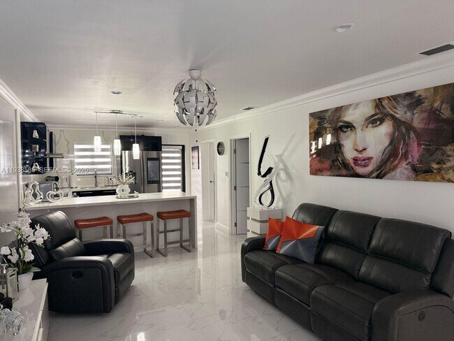 Building Photo - 2837 W 75th St