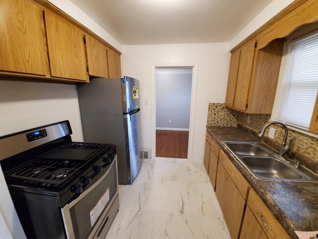 Building Photo - 8224 Riverdale St