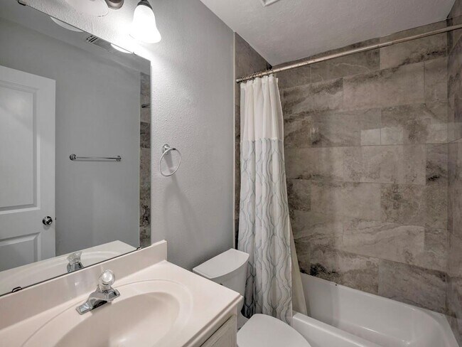 Building Photo - 6111 Caroline Green Ct