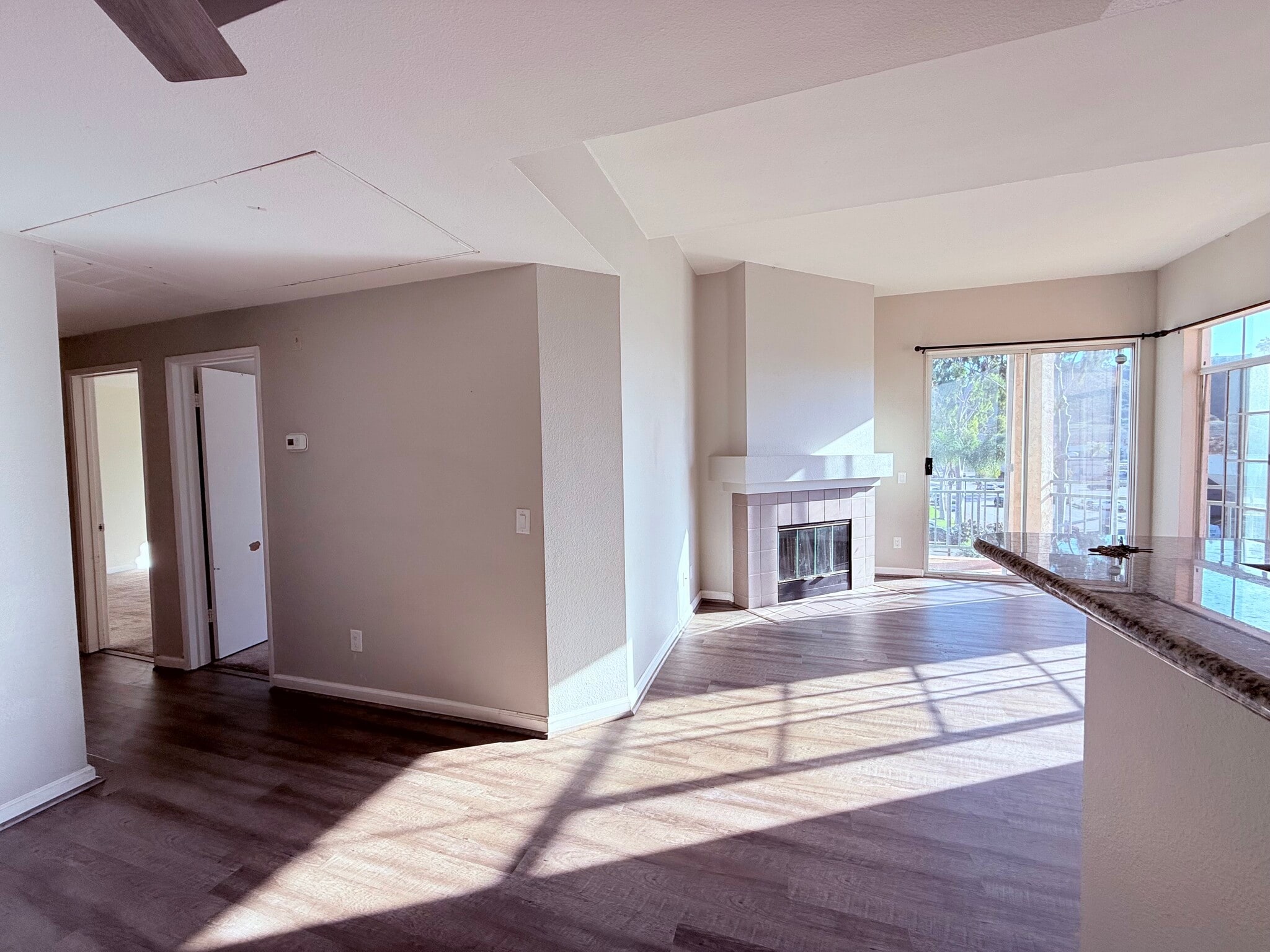 Building Photo - 1950 Camino De La Reina