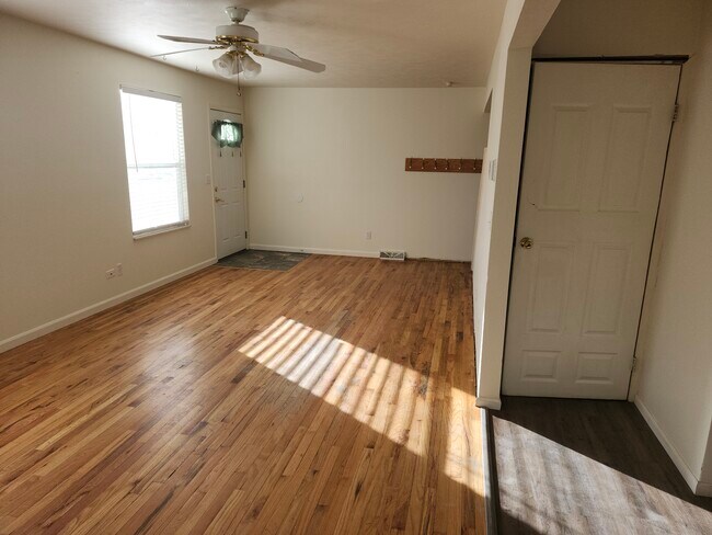 Building Photo - 11461 W 107th Pl