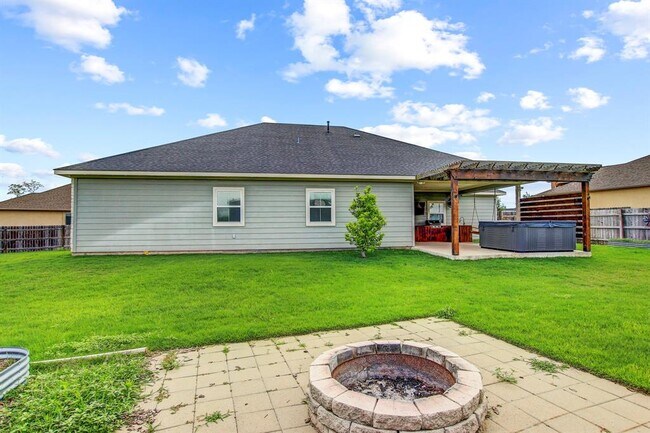 Building Photo - 109 Les Ln