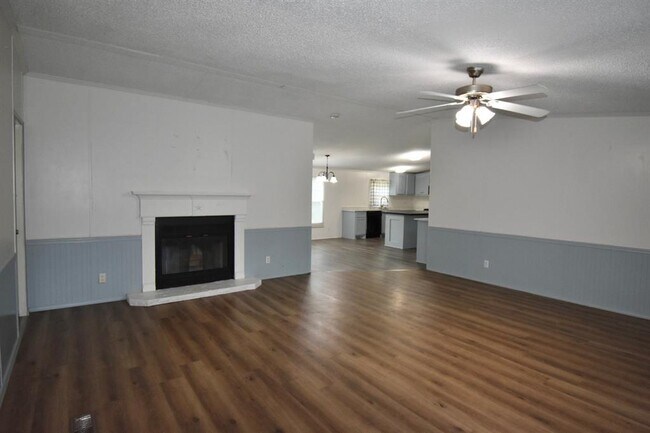 Building Photo - 317 Co Rd 3892E