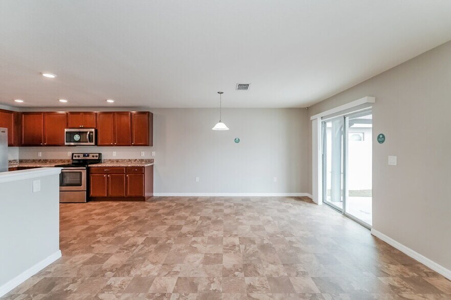 Building Photo - 10635 Laguna Plains Dr