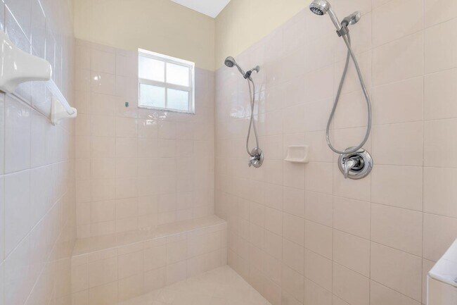 Building Photo - 8035 NW 127th Ln