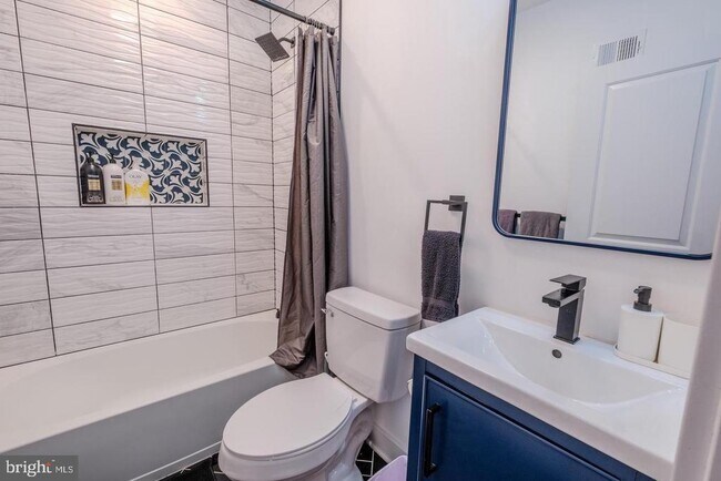 Building Photo - 413 Delafield Pl NW