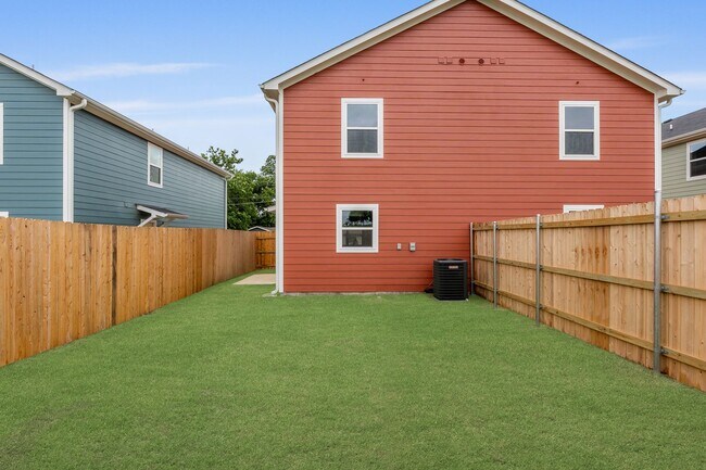 Building Photo - Modern Townhome for Rent – Modern Living at Its Best!