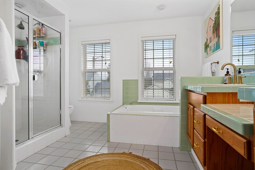 Main Bathroom - 2845 Eastlake Dr SE