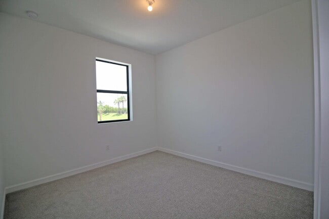 Building Photo - 14050 SW Thorens Dr