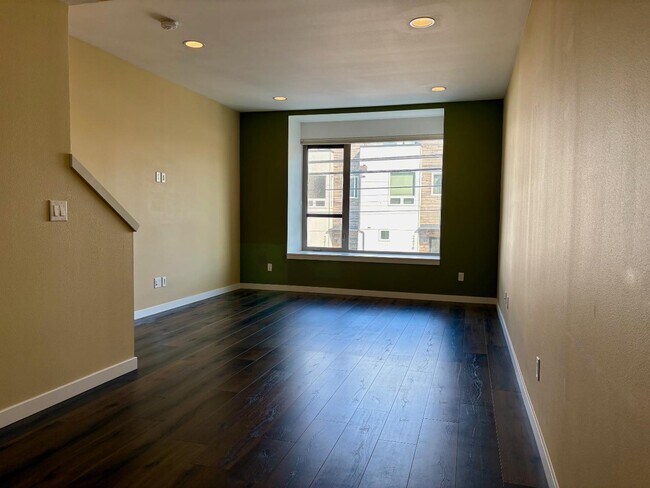Building Photo - 2407 S Holgate St