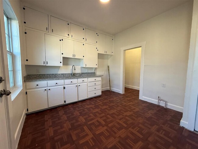 Building Photo - 2116 Columbus Ave