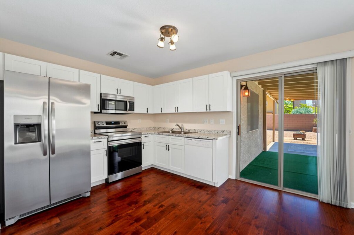 Building Photo - 42551 W Hillman Dr