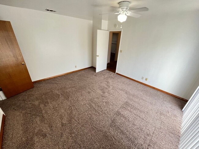 Building Photo - 215 S D St