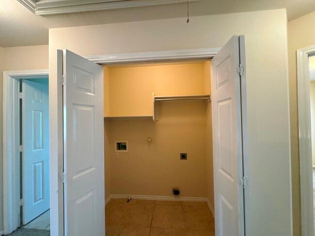 Building Photo - 251 Utterback