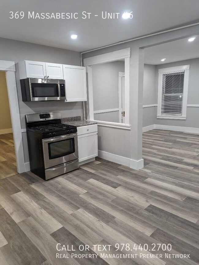 Building Photo - 369 Massabesic St