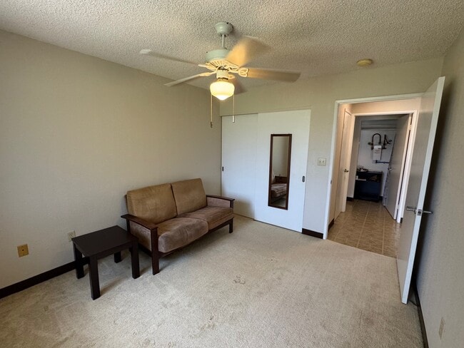 Building Photo - 95-1050-1050 Maka?ika?i St