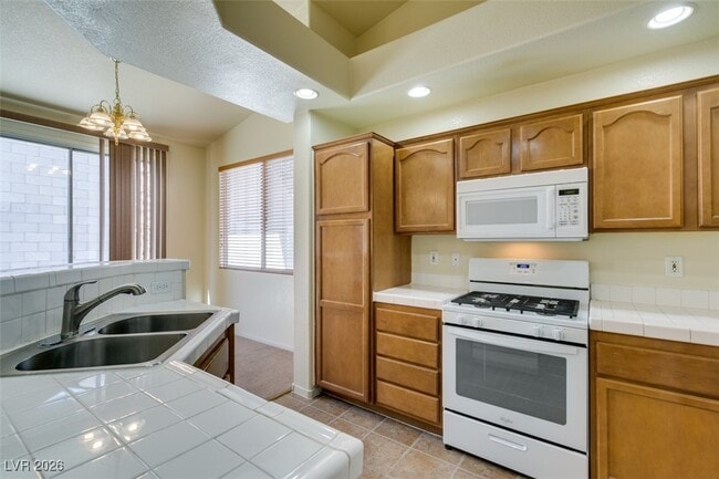 Building Photo - 193 Crown Imperial St