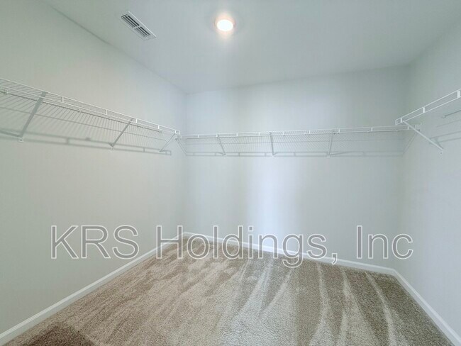 Building Photo - 820 Silo Pk Dr