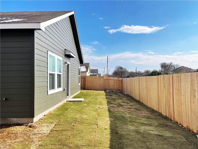 Building Photo - 428 Gabriels Bluff Dr