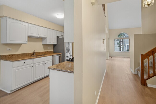 Building Photo - 1252 S Parkside Dr