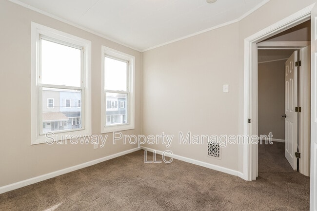 Building Photo - 10 W 8th St