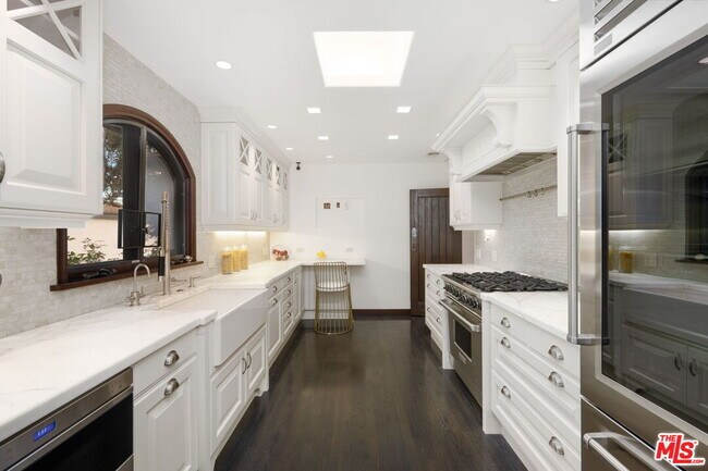 Building Photo - 7692 Woodrow Wilson Dr