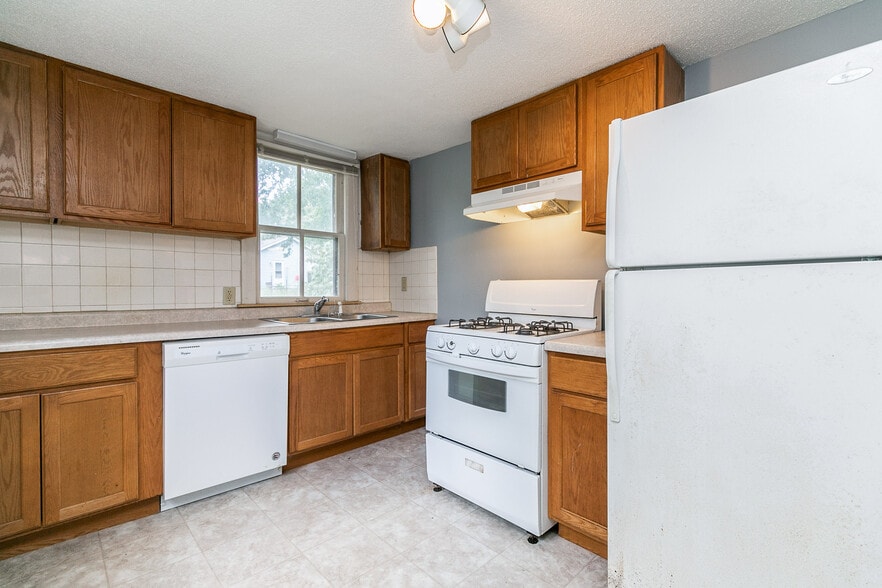 Building Photo - 903 Hudson Ave