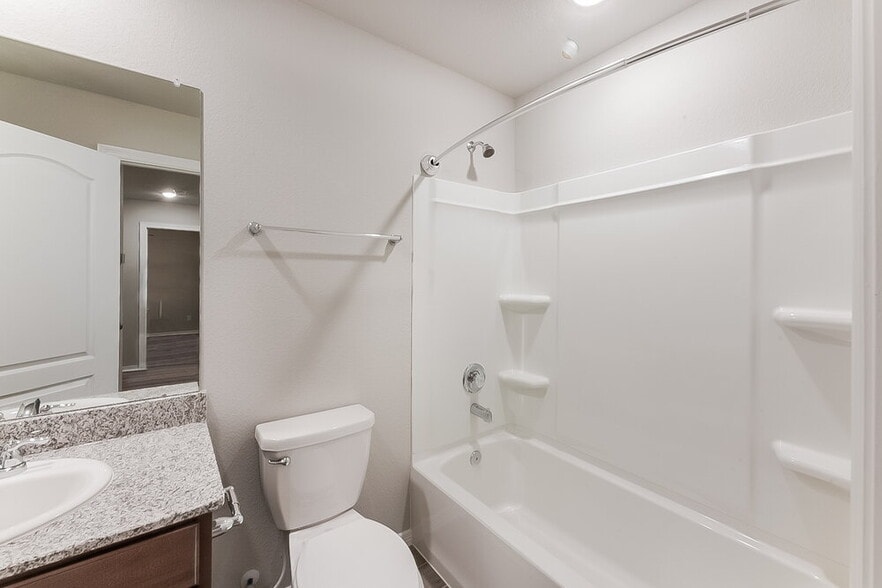 Building Photo - 25542 Valverdant Ct