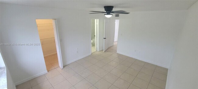 Building Photo - 319 NW 109th Ave