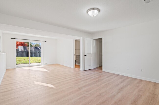 Building Photo - 3608 Teakwood Dr