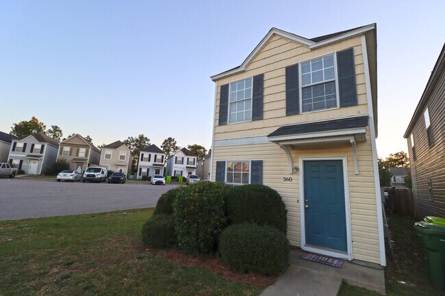 Building Photo - 560 Summit Terrace Court