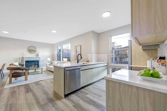 Building Photo - 304 61st St