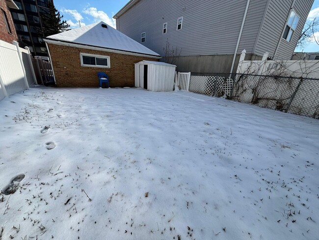 Building Photo - 9047 Palisade Ave